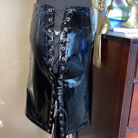 MISS CIRCLE NEW YORK NWT PATENT BLACK LACE UP SKIRT SZ LARGE NWT MS CIRCLE - Picture 3 of 8
